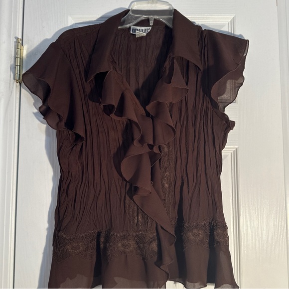 Size 10 Robbie BEF buttoned short sleeved blouse. - Picture 2 of 6